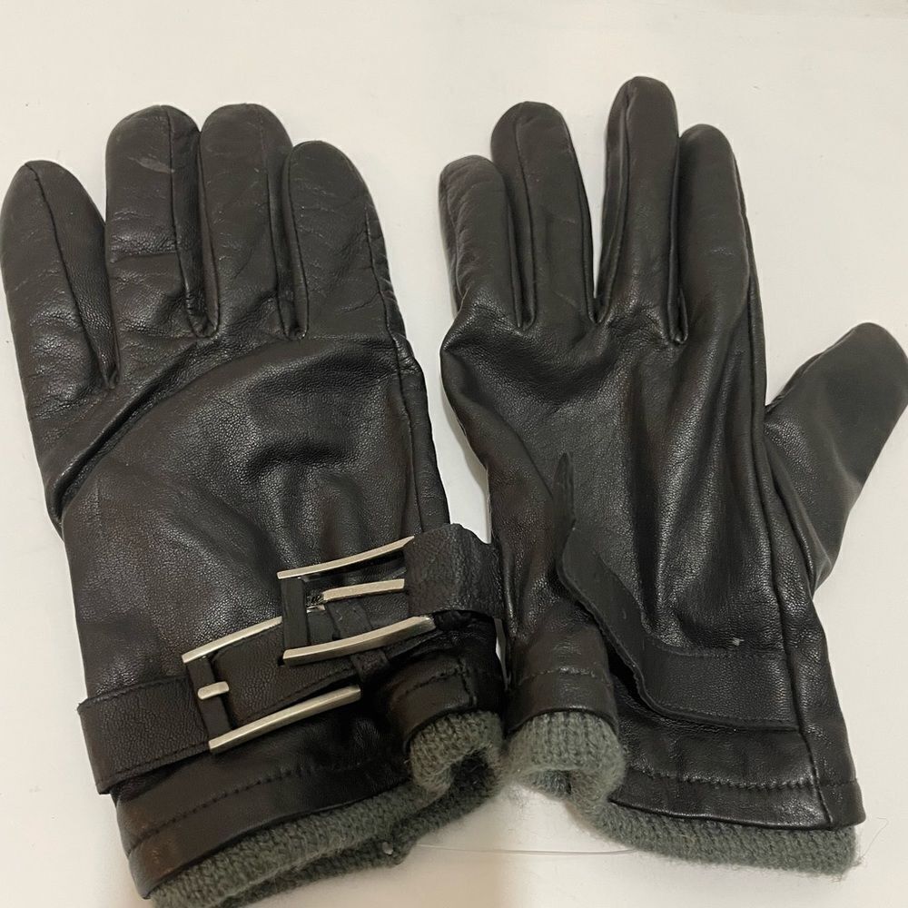 Calvin Klein Black Leather Gloves women’s size Medium buckle